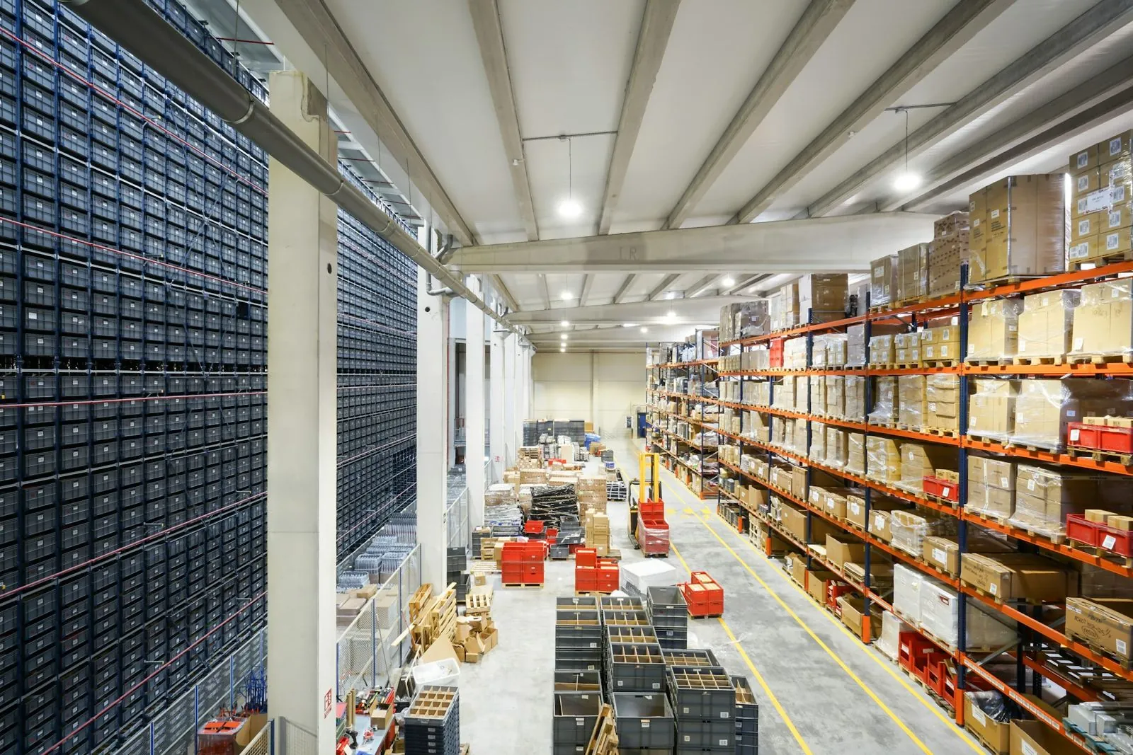 Warehouse and intralogistics environment